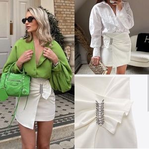 Zara NWT Pearl embellished buckle off white / ivory / cream ruched mini skirt